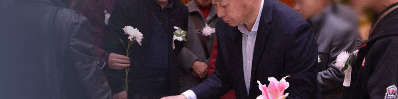 刘国福老师在做服务