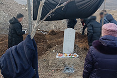 迁坟是怎么迁的？详细迁坟流程有哪些？一年内下葬的新坟能迁吗？