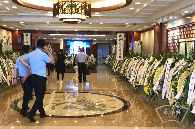 在八宝山殡仪馆为某上市公司老总办理丧葬一条龙服务