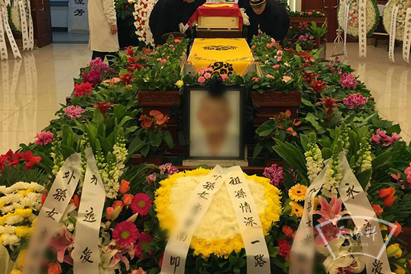 在八宝山殡仪馆竹厅为高某布置告别厅