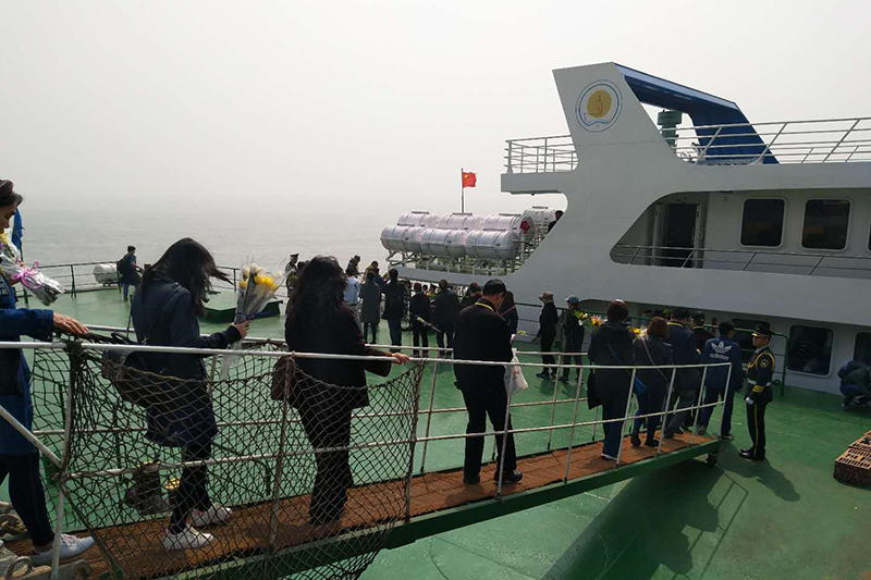 登上海撒船