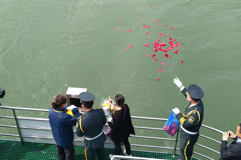 骨灰海撒现场