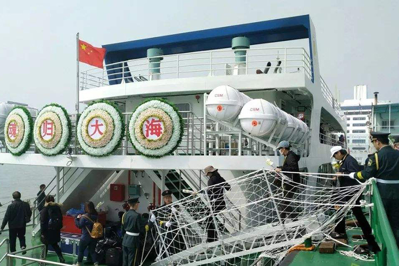 国宾9号海葬船