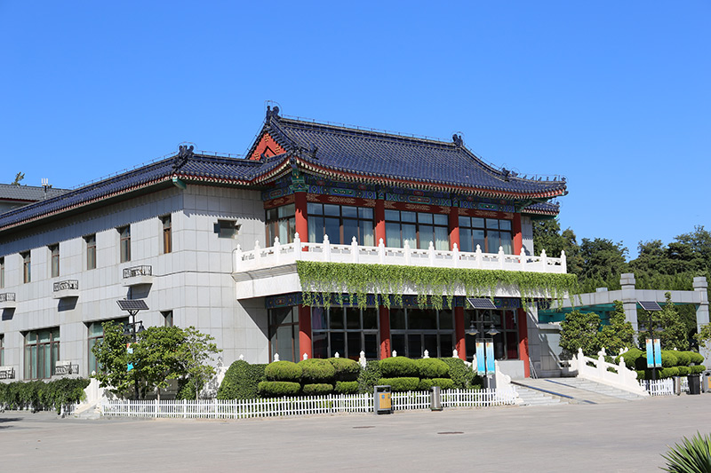 八宝山火葬场告别厅近景