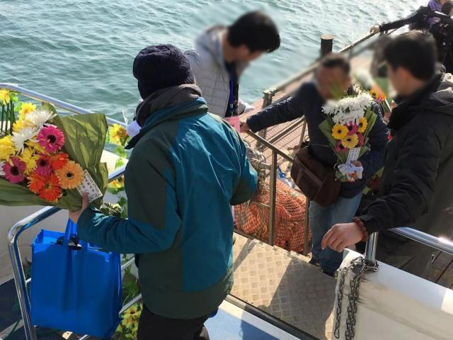 家属登海葬船