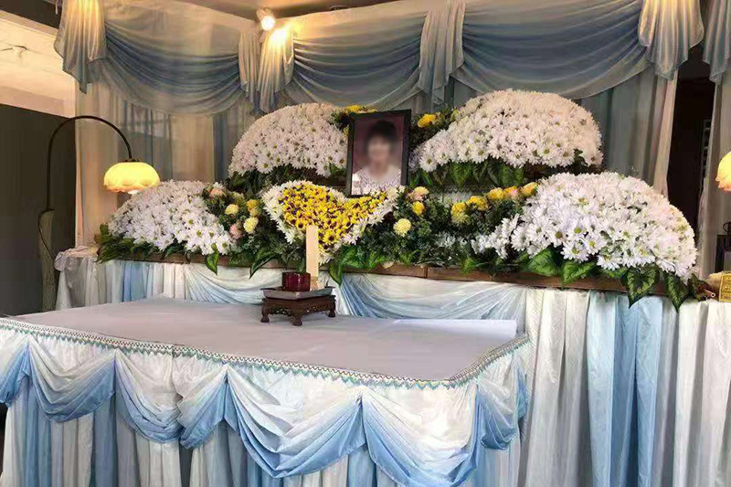 家庭灵堂布置花艺摆放