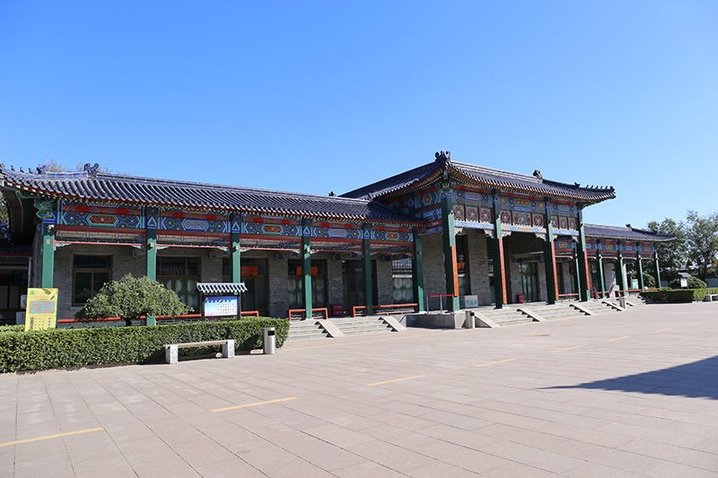 东郊殡仪馆停车场