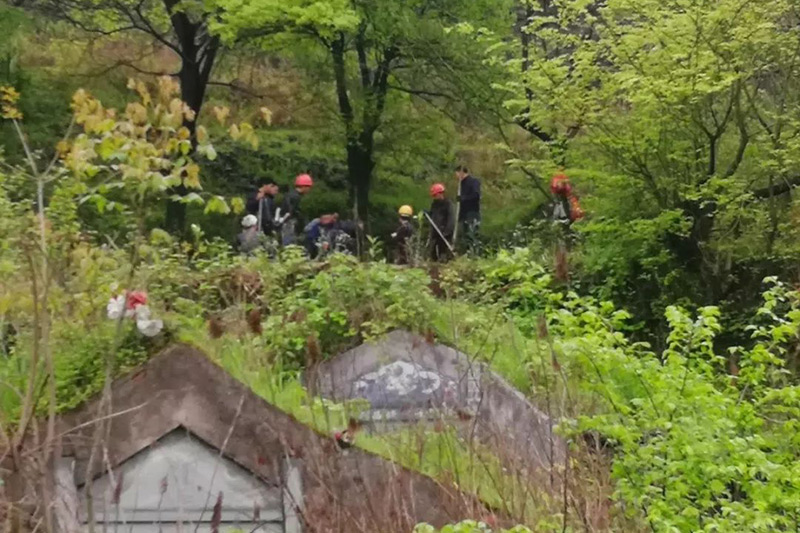 迁坟现场