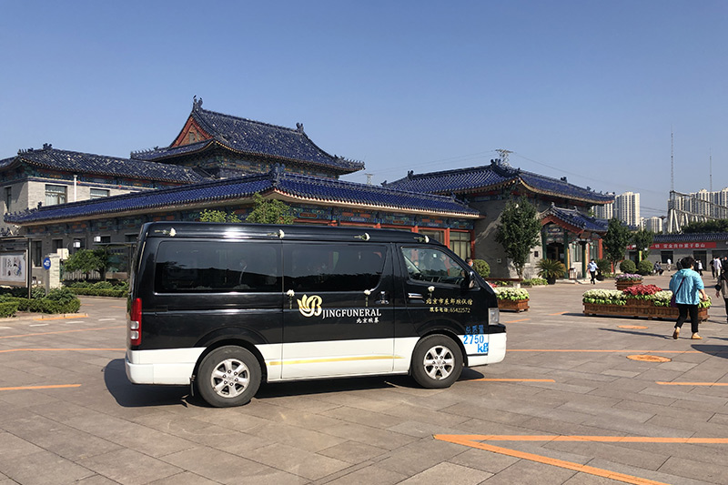 东郊殡仪馆殡仪车