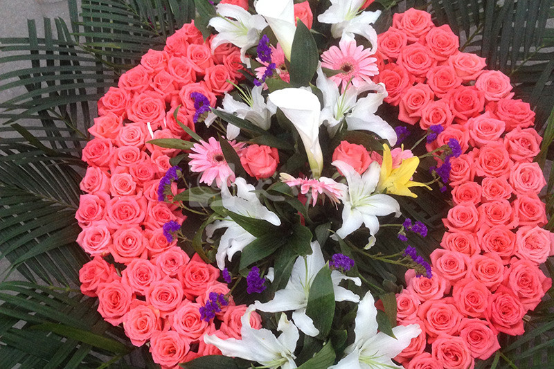 玫瑰鲜花花圈