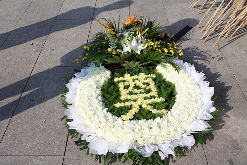 鲜花花圈黄白菊