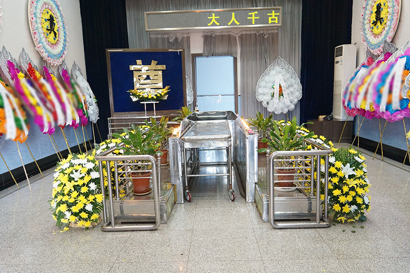 殡葬一条龙告别厅布置