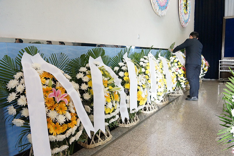 大兴殡仪馆殡葬一条龙花圈摆放