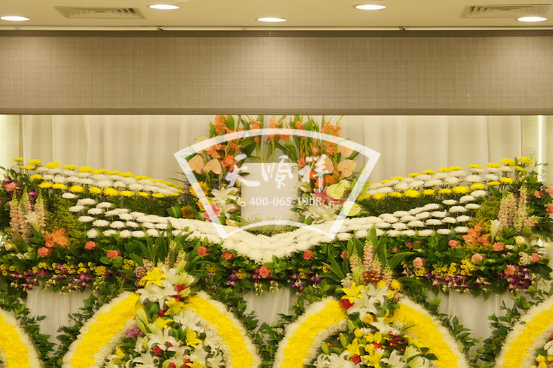 一条龙相托花艺