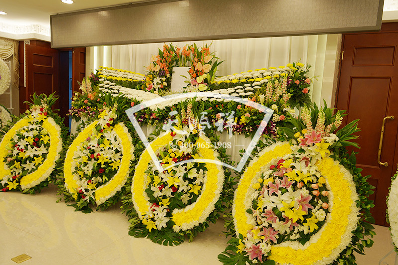 一条龙花圈摆放