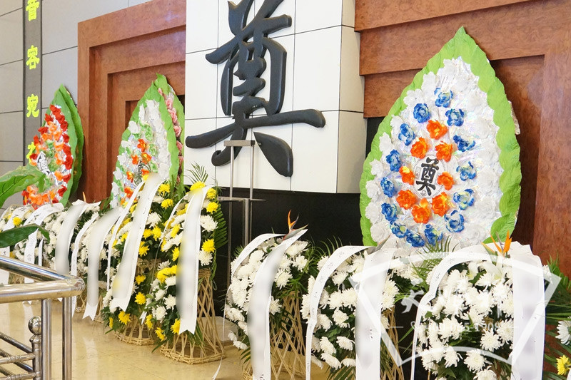 告别厅花篮摆放