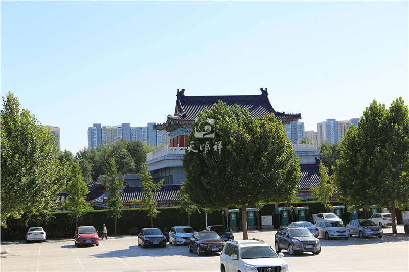 八宝山殡仪馆停车场