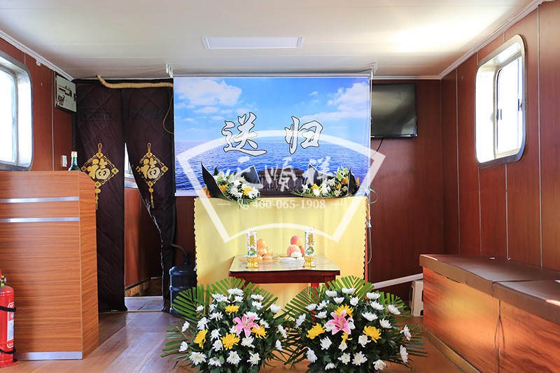 独立海葬船内景