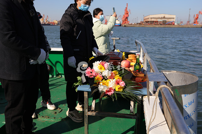 海葬开始