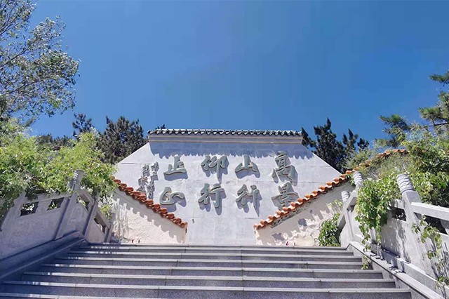 陵园一侧