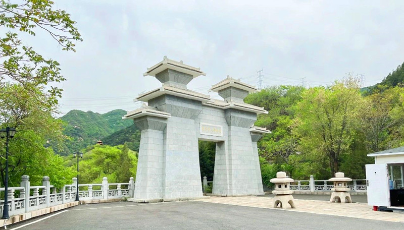 陵园门口侧面