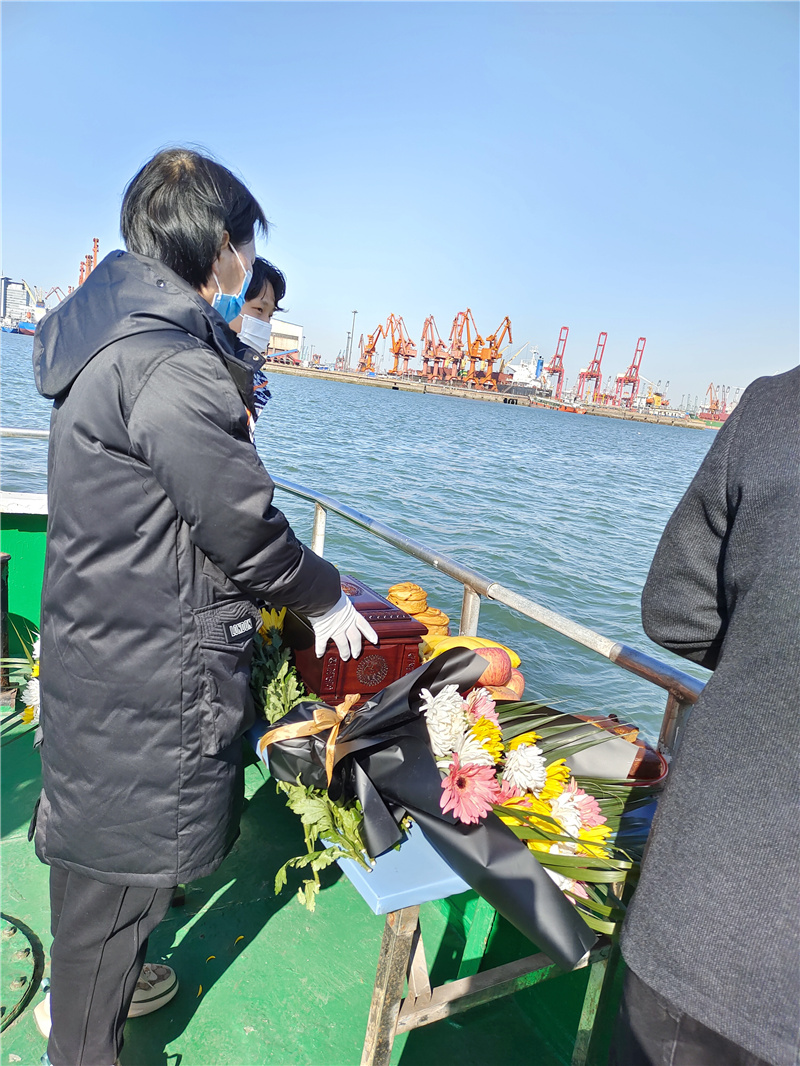 骨灰撒海