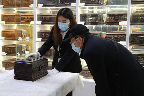 北京黄金檀骨灰盒昌平实体店有卖吗？位置在哪？什么价格？