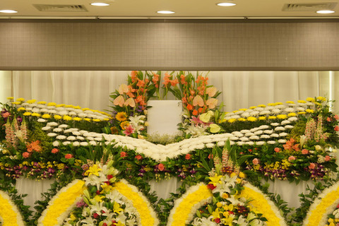 咨询殡葬服务:人在北京丰台家中去世,殡仪公司哪家好?殡仪一条龙价格多少