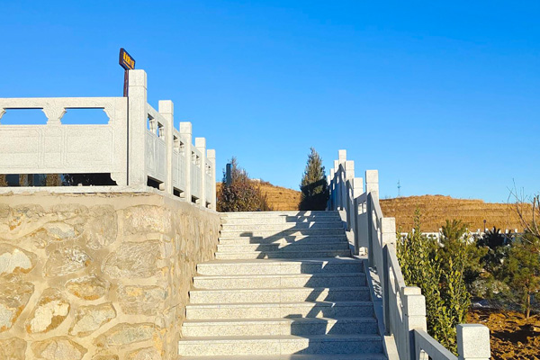 万福园墓区石阶