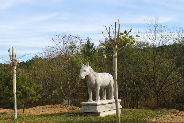 万福园马雕像