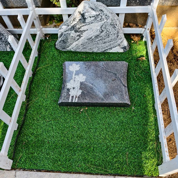 慈安园生态葬卧碑