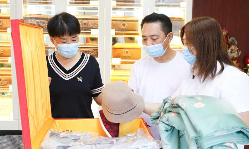 为客户介绍产品