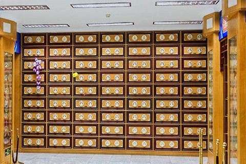 灵山宝塔陵园生态葬：塔葬、树葬、卧碑都有,9千到7万不等
