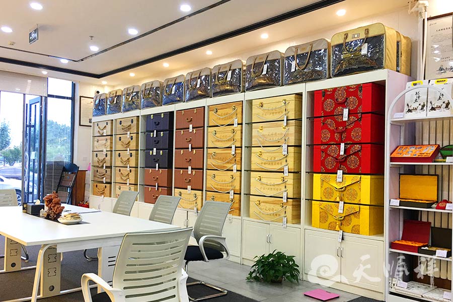 店铺寿衣产品陈列