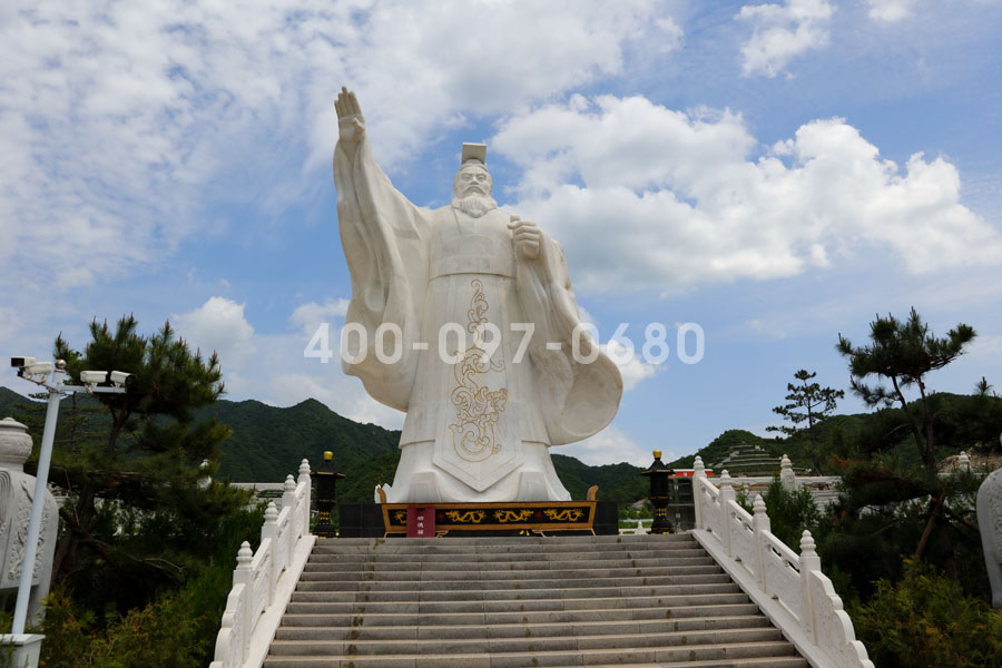 懋龙溪皇帝雕像