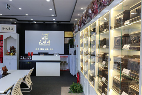 你是想了解北京天顺祥旧宫店的具体殡仪服务套餐,还是需要其他寿衣产品等帮助？