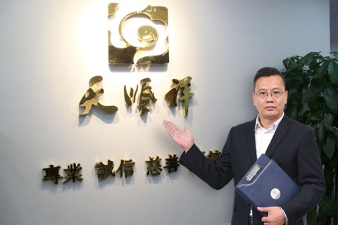 凌晨接到电话后,他第一时间赶到了医院——天顺祥白事管家王春阳服务纪实